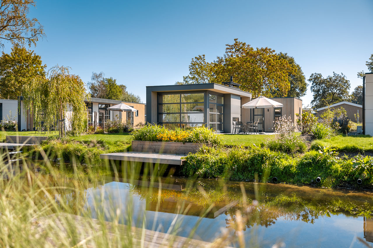 L-Cube 6 buitenaanzicht met vijver en park