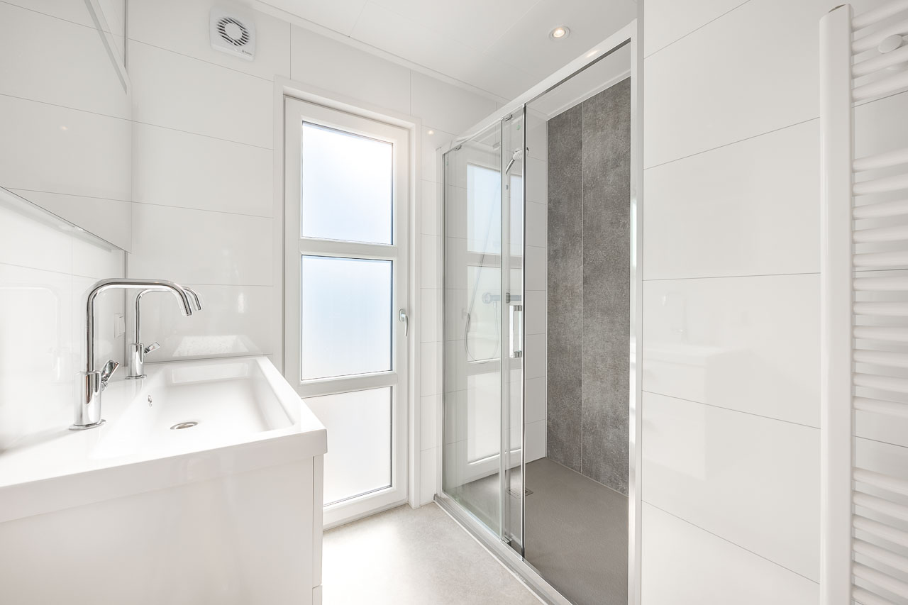 Badkamer met douche
