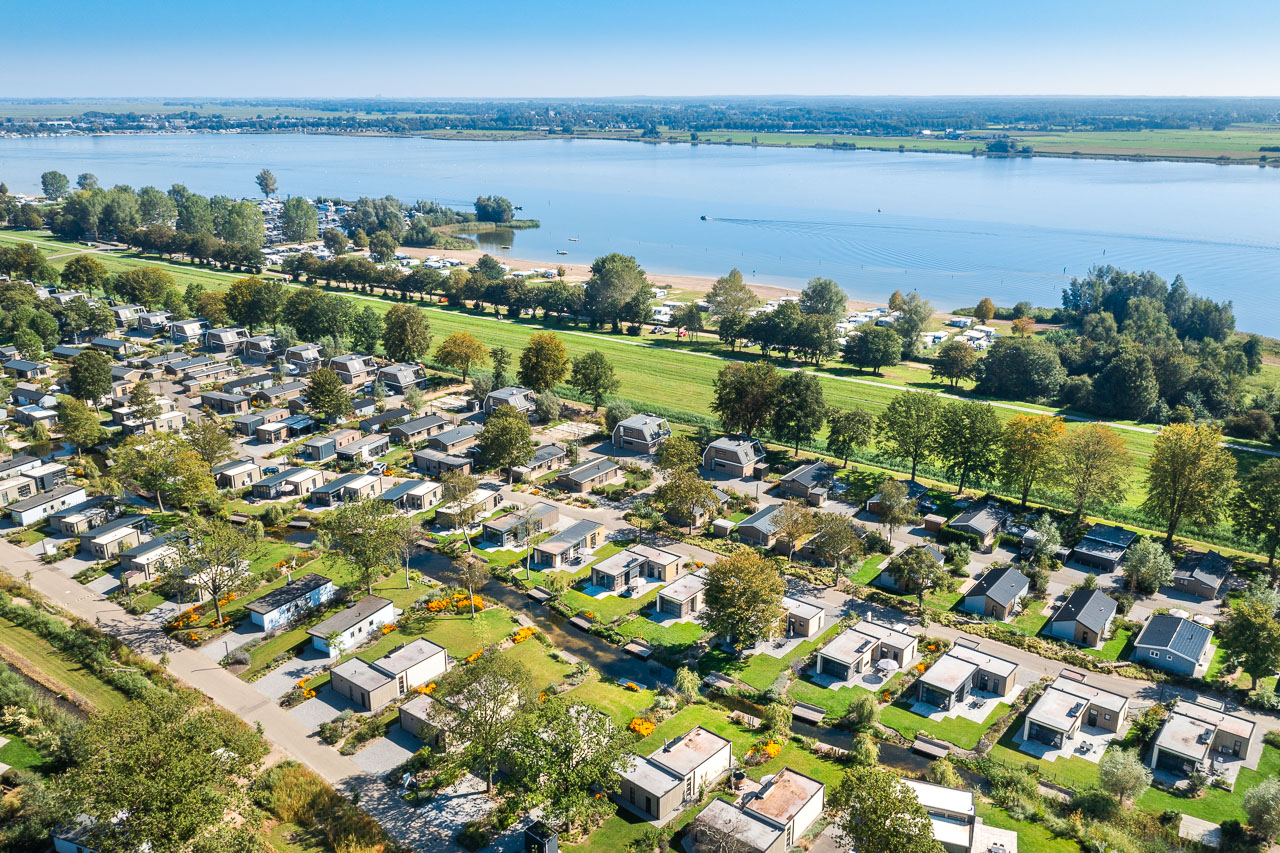 Drone — overzicht park met Veluwemeer